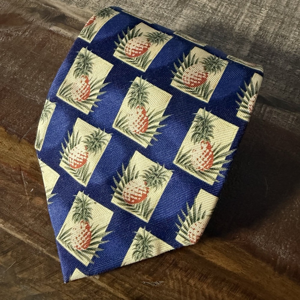 Tommy Bahama 100%‎ Silk Pineapple Square Necktie Blue